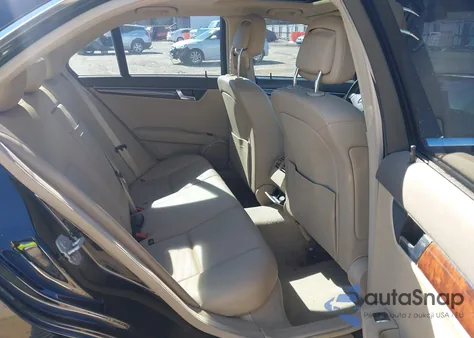 2010 Mercedes-Benz C 300 Sport z USA, uszkodzony, nr VIN WDDGF5EB7AR091873